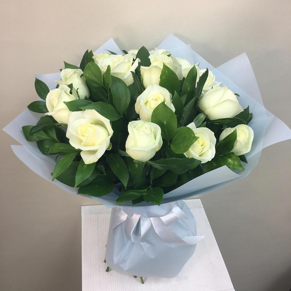 Букет 15 Белых роз Проуд в Ижморском