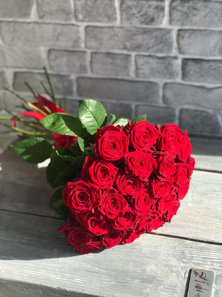 Букет Красные розы Фридом в Ижморском