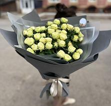 Букет Белые кустовые розы Солинеро в Ижморском