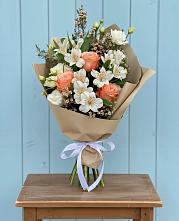 Букет цветов из:  Альстромерии, Лизиантусы, Розы и Хризантемы в Ижморском