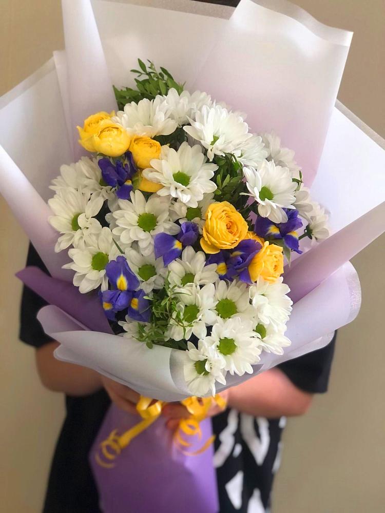 Букет цветов из: Ирисы, Хризантемы и Розы в Ижморском