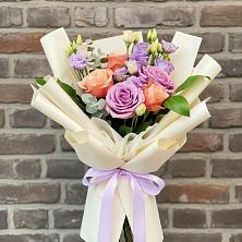 Букет цветов из:  Лизиантусы и Розы в Ижморском