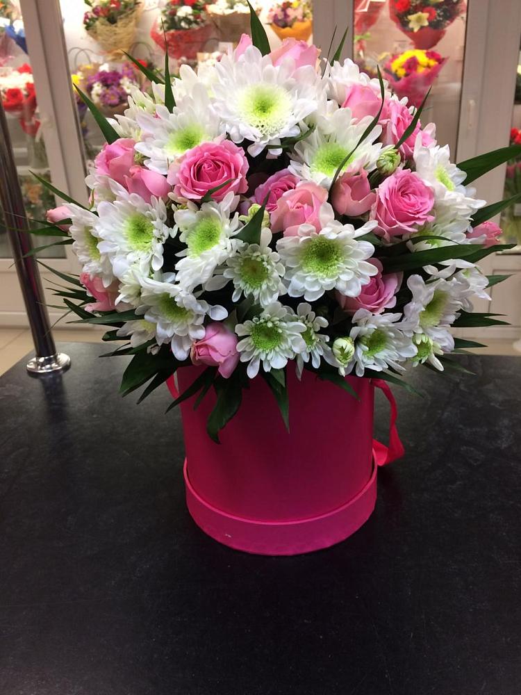 Цветочная композиция из Розы и Хризантемы в шляпной коробке в Ижморском