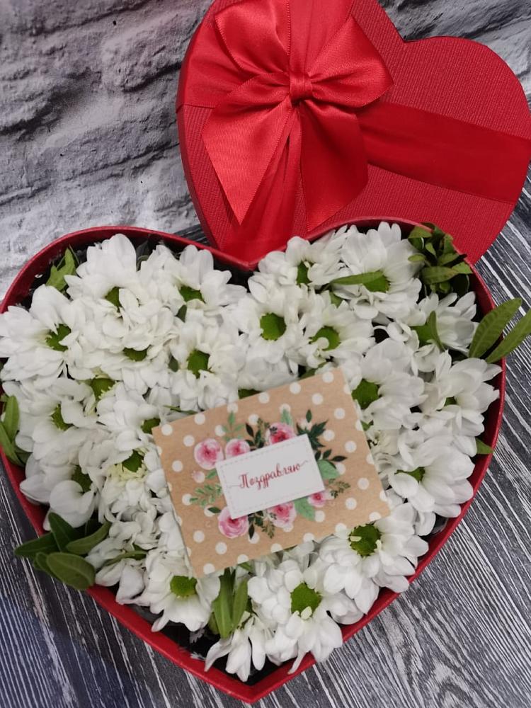 Цветочная композиция из Хризантемы в виде сердца в Ижморском