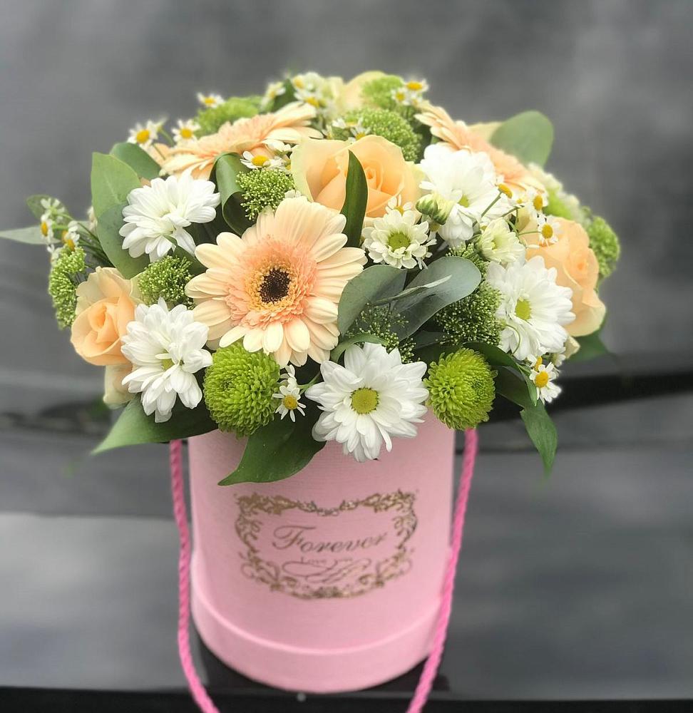 Цветочная композиция из Розы, Герберы и Хризантемы в шляпной коробке в Ижморском