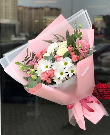 Букет цветов из: Розы, Лизиантусы и Хризантемы в Ижморском