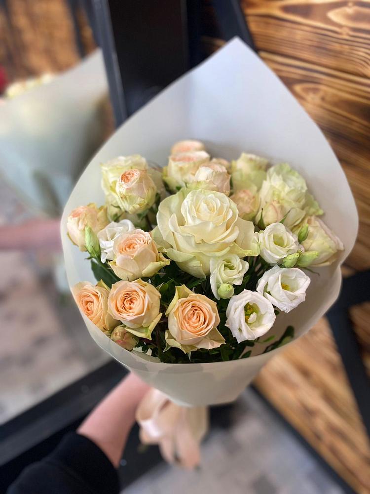 Букет цветов из: Розы и Лизиантусы в Ижморском